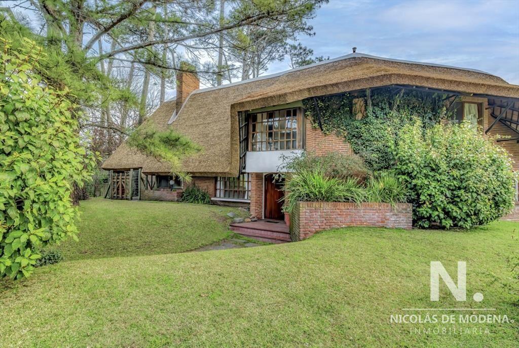 Venta de casa de 4 dormitorios en Pinares, Punta del Este