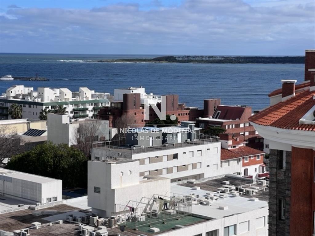 Apartamento en Peninsula a 1 cuadra playa mansa y