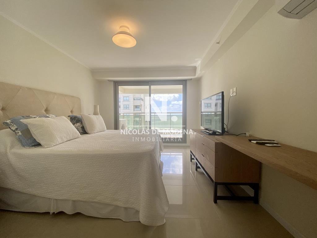 Vende apartamento de 3dormitorios en Brava- Punta