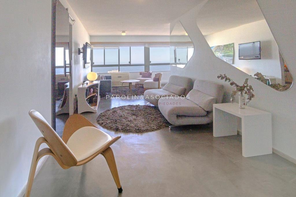 Apartamento en venta de 2 dormitorios en edificio
