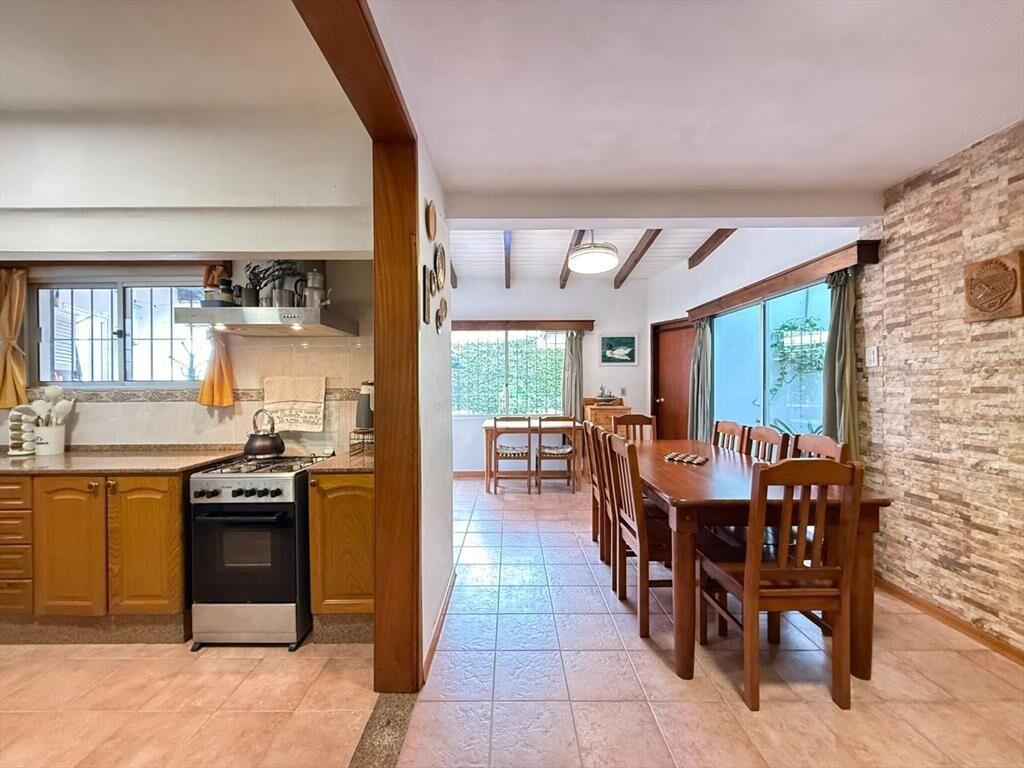 Venta Casa PH Parque Batlle 5 dorm. garage y patio