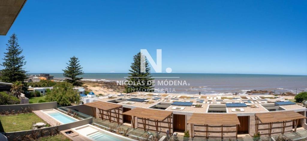 En venta apartamento de 3 dormitorios en la Punta