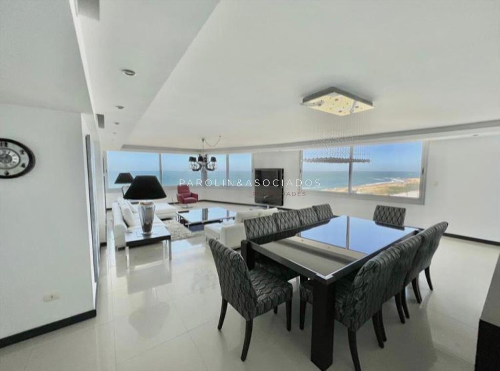 Apartamento en venta de 3 dormitorios en Tiburón