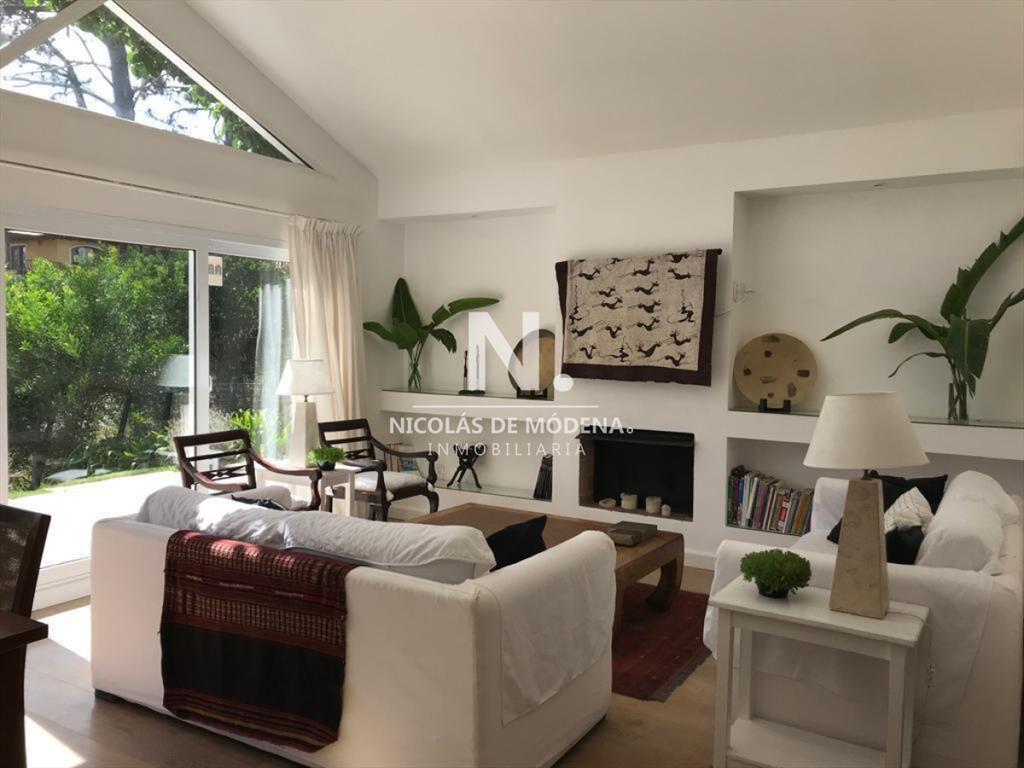 Excelente casa de 4 dormitorios en Montoya