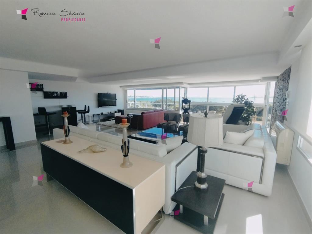 VENTA DE APARTAMENTO DE 3 DORMITORIOS Y DEPENDENCIA EN EDIF