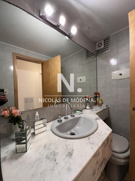 Vende apartamento de 3 dormitorios en Playa Punta