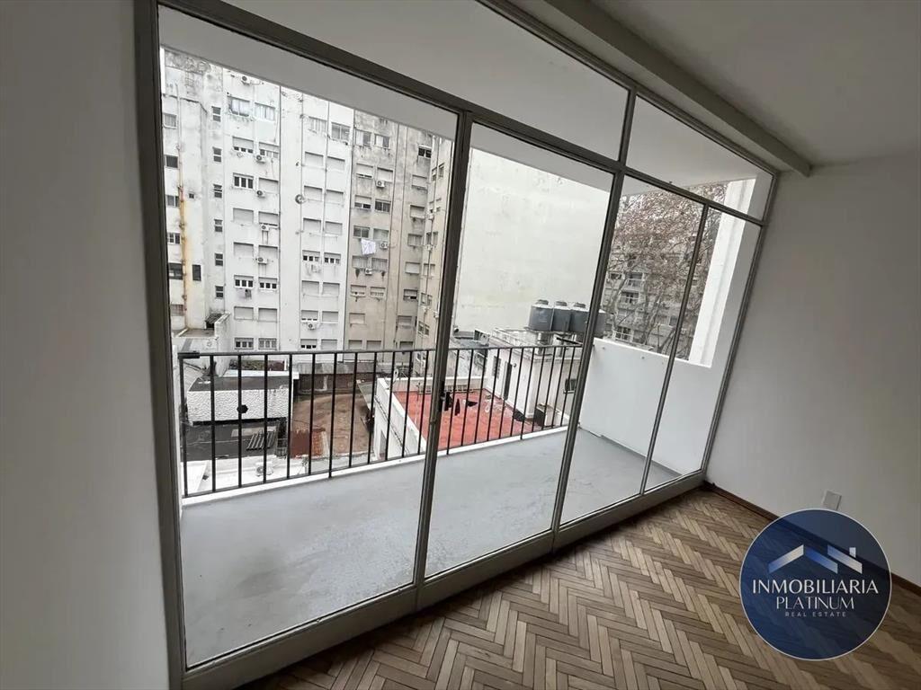 Apartamento en venta c/ cochera en Pocitos
