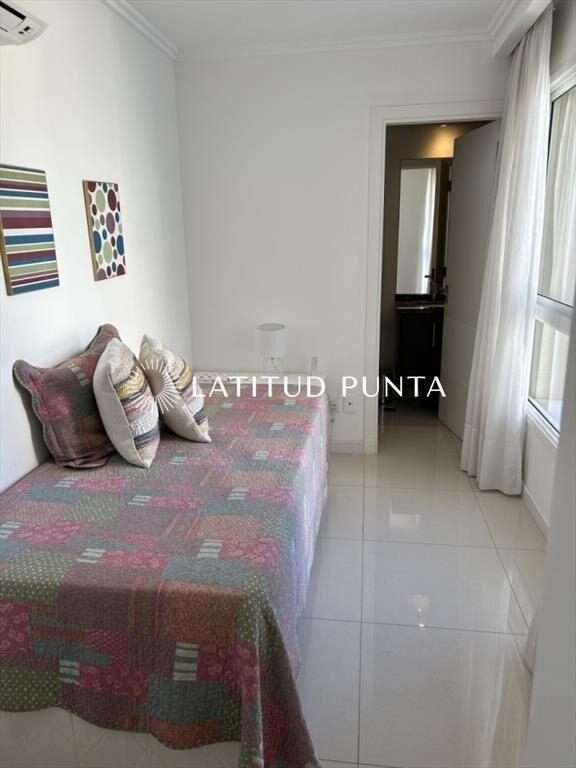 Crucero, apartamento de 3 dormitorios en primera