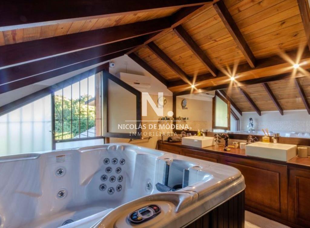 Espectacular mansion a solo metros de mar en venta, 8 dormi