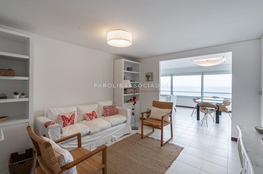 Apartamento de 3 dormitorios en Edificio Tiburón