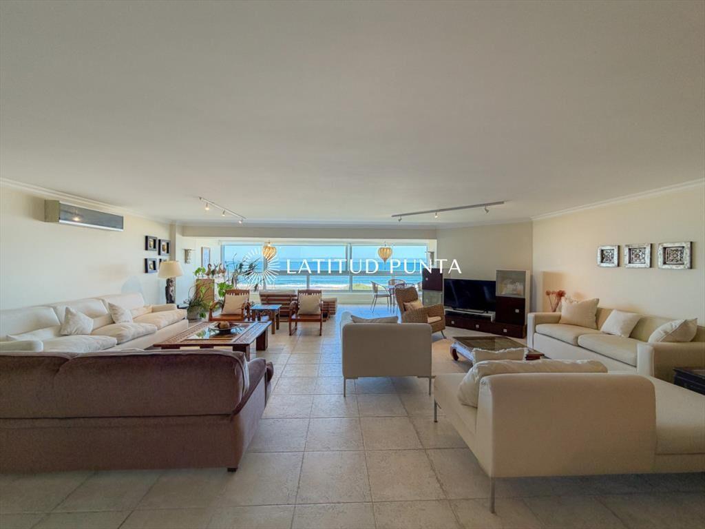 Apartamento frente al Océano, 3 dormitorios más