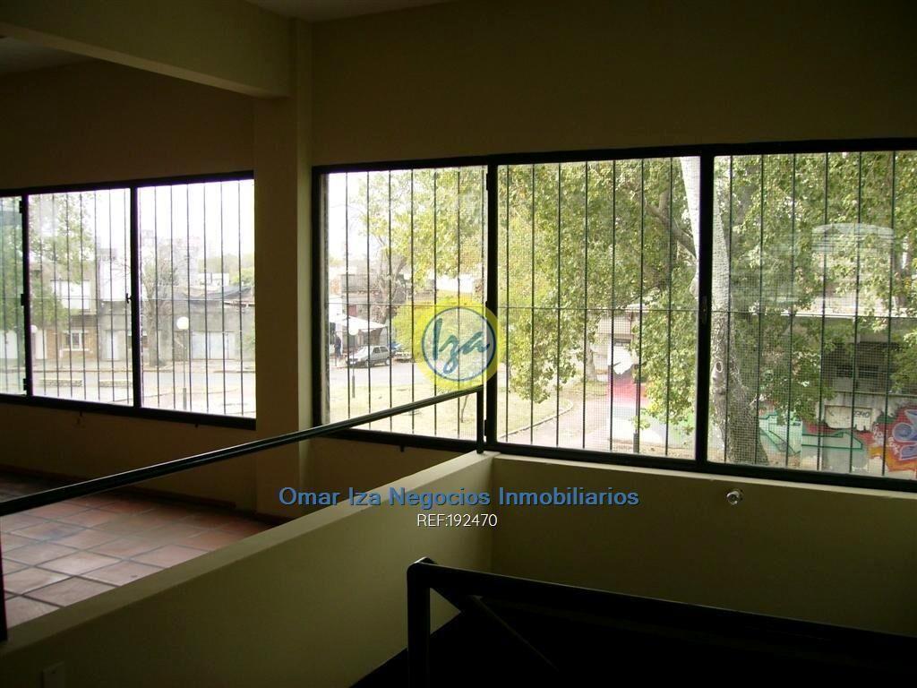 Venta local industrial deposito galpon Jacinto Vera, venta