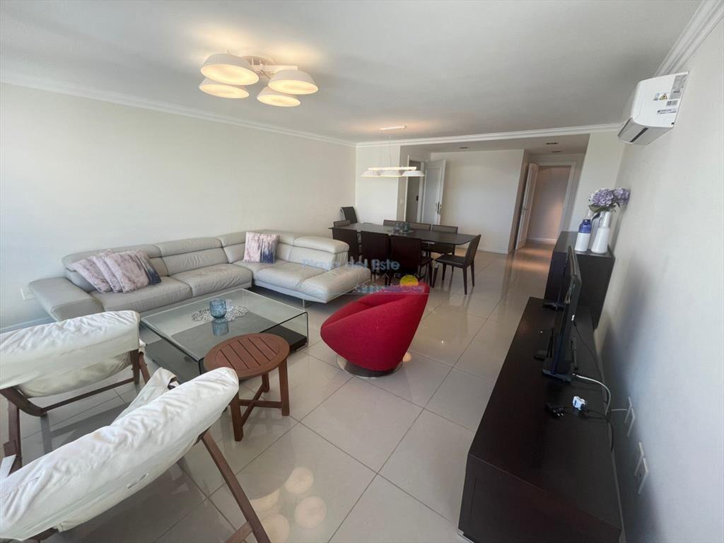 Apartamento en Venta de 3 dormitorios en Punta ,
