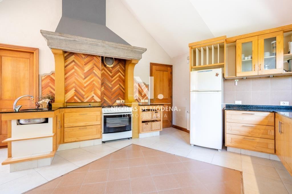 Excelente Casa de Cinco dormitorios en venta en