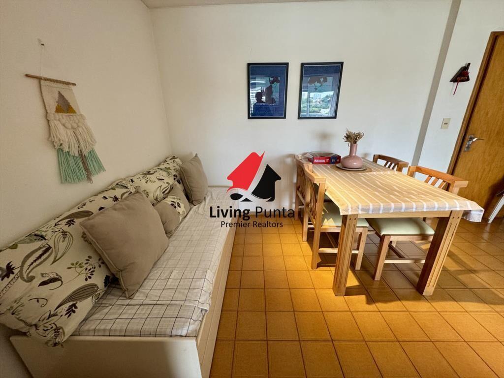 Apartamento a pasos del mar y servicios