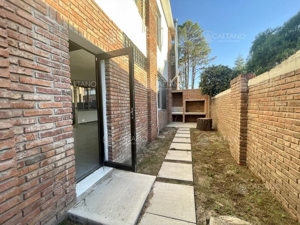 Venta Casa - 3 dormitorios 2 baños - Barrio los