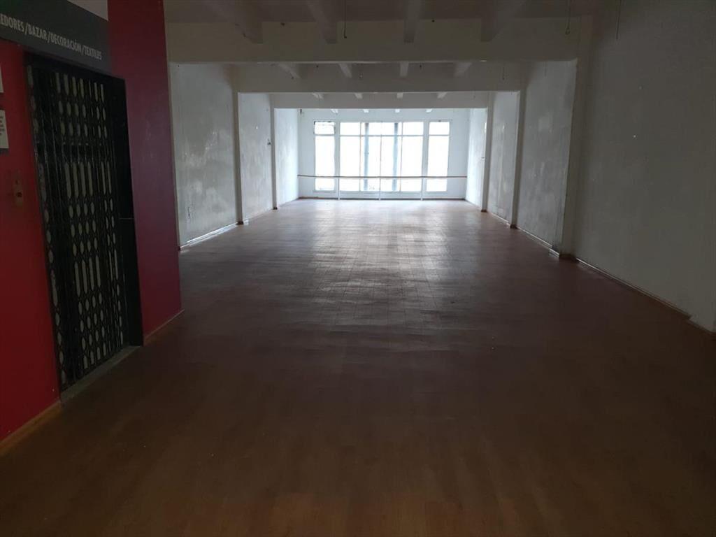 18 de julio esq Paraguay, 7mts de frente , 1955 m2 construi