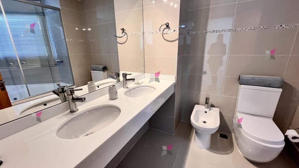 VENTA DE APARTAMENTO DE 3 DORMITORIOS Y SERVICIO