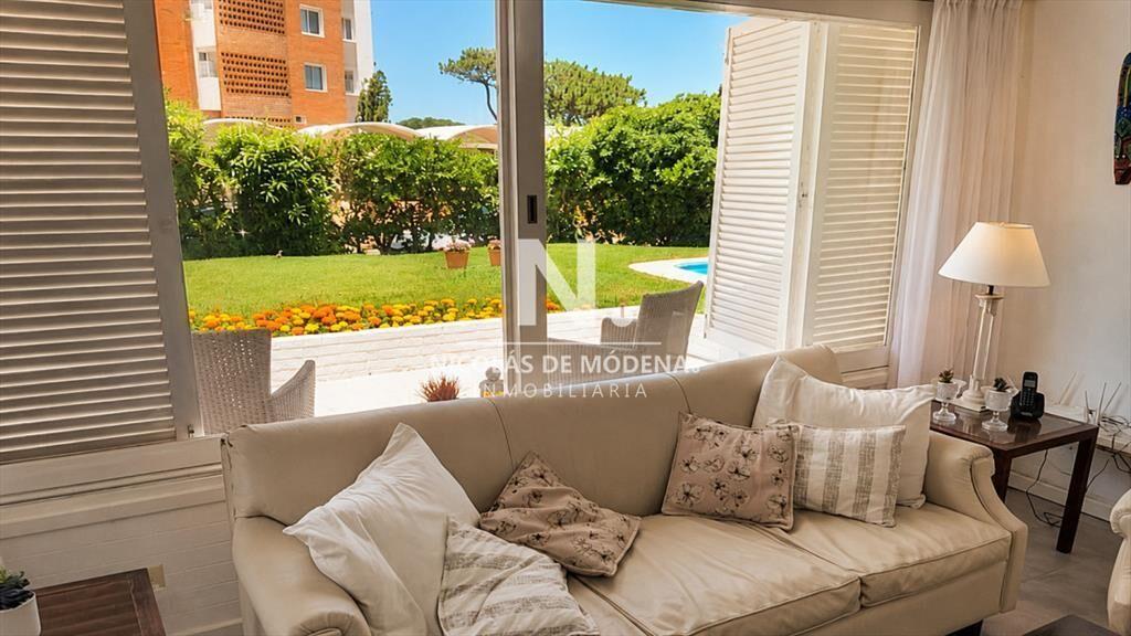 Casa de 5 dormitorios, con piscina y parrillero