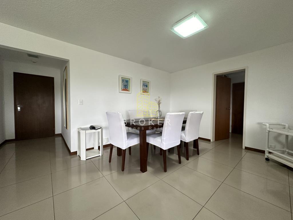 Alquiler anual de apartamento de 3 dormitorios