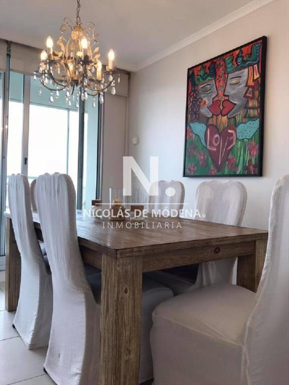 Vende apartamento de 2 dormitorios en Punta del