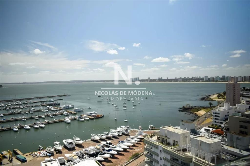 Departamento de 3 dormitorios + dep. en venta en