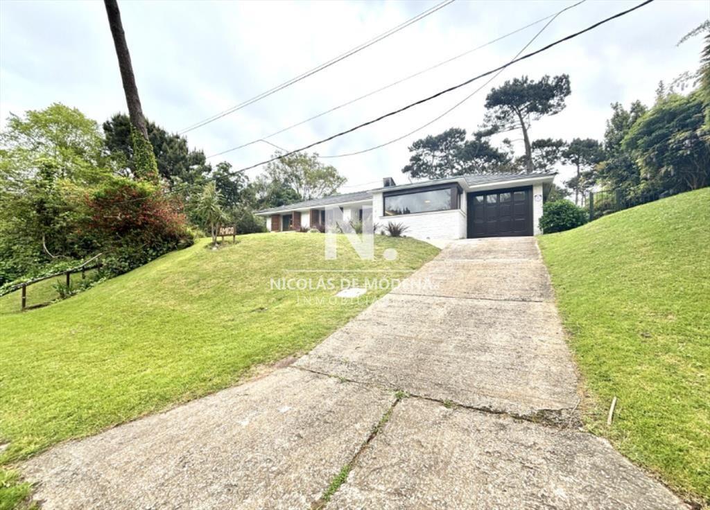 Vende casa en  Cantegril en Punta del Este de 3