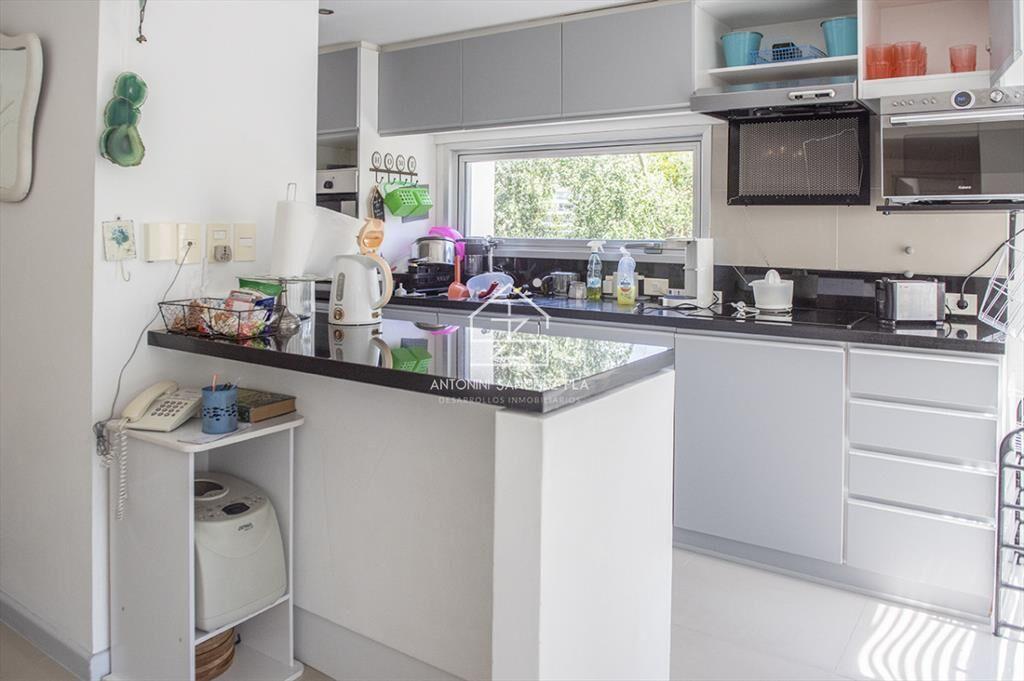 Departamento de 2 dormitorios proximo al mar y Punta Shoppi