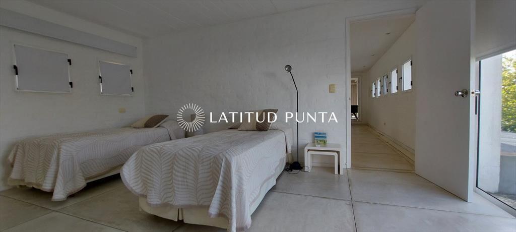 Casa en Laguna Blanca - Manantiales, 5 dormitorios y piscin