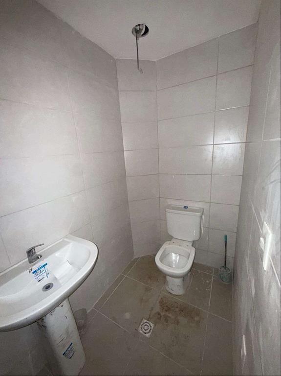 ALQUILER Local comercial de 440m2 sobre 18 de julio en Cord