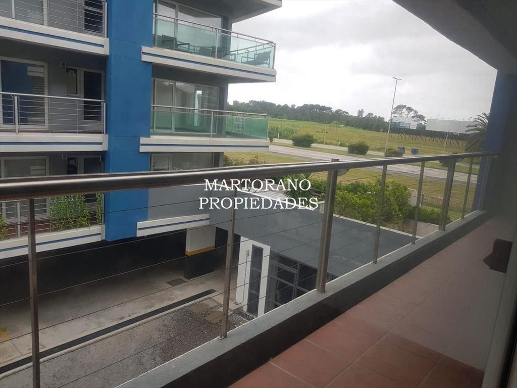 VENTA Av. de las Americas. Amplia terraza al frente 3 dorm