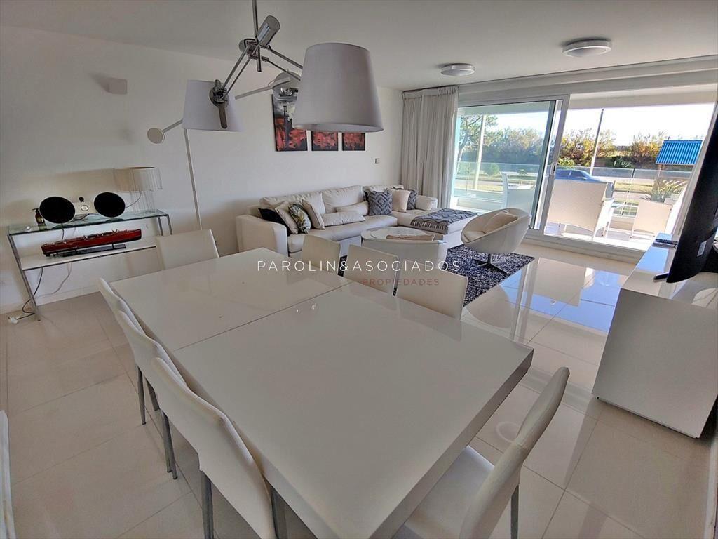 Apartamento en venta en primera linea en Punta del Este.