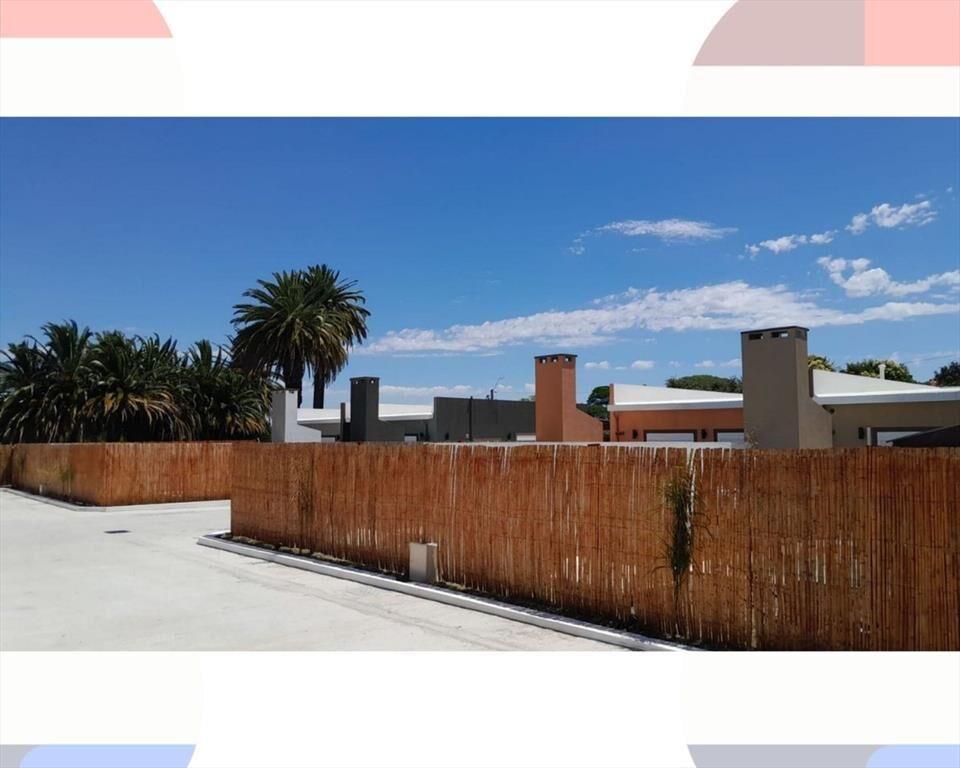 Casa 3 ambientes en VENTA en Colonia con piscina