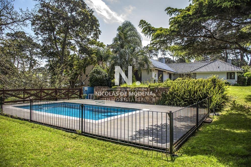 Espectacular casa en Playa Mansa, a metros del