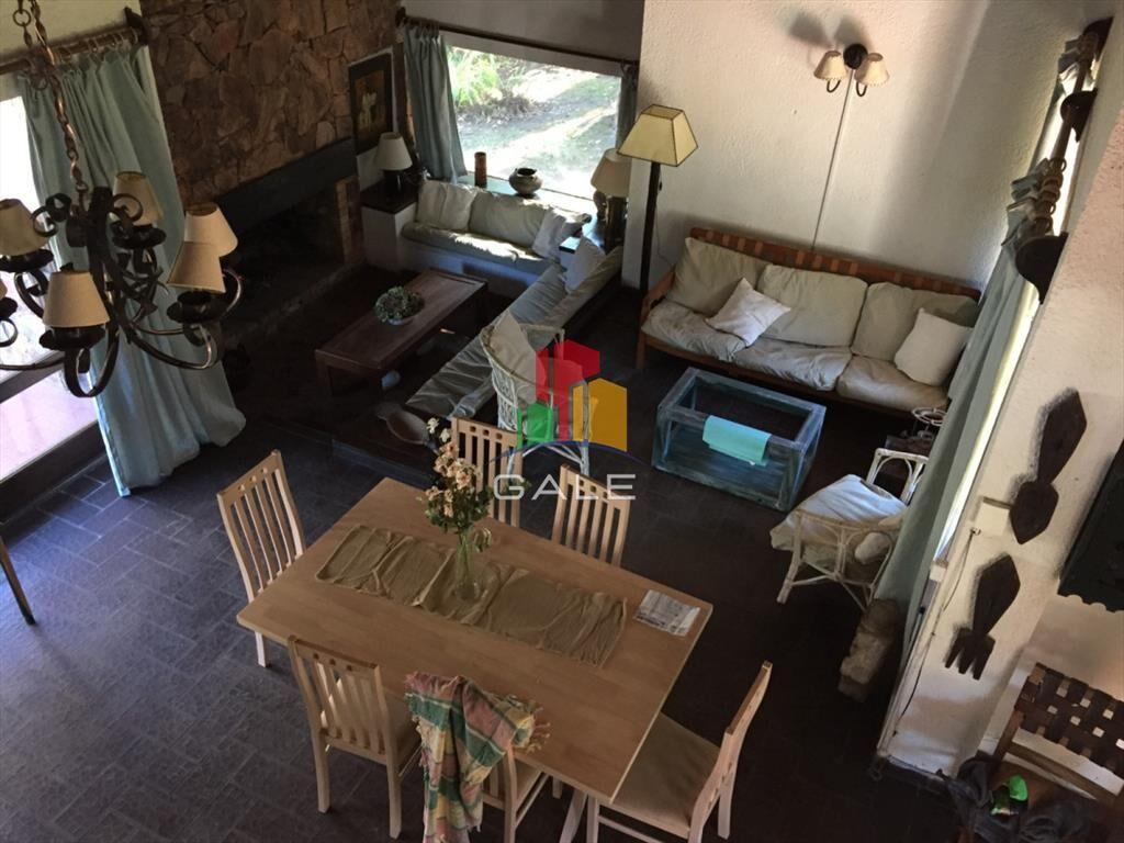 Linda casa en venta, zona cantegril