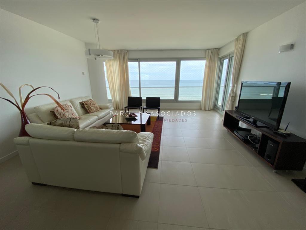 Apartamento en venta en Le Parc II, Punta del