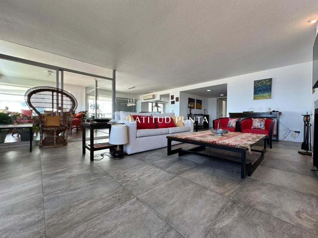Apartamento en Torre Delfín, 3 dormitorios más