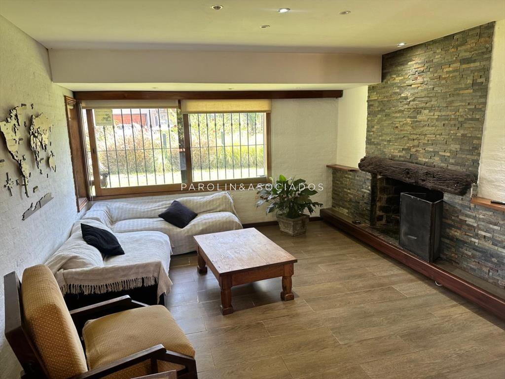 Venta de casa en Altos del Pinar, Punta del Este