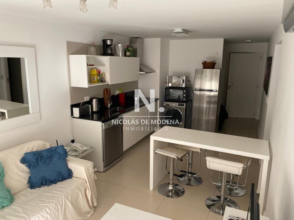 Apartamento con parrillero propio en venta en del
