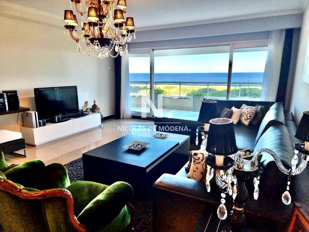 Apartamento en Torre Lobos frente a Playa Brava,