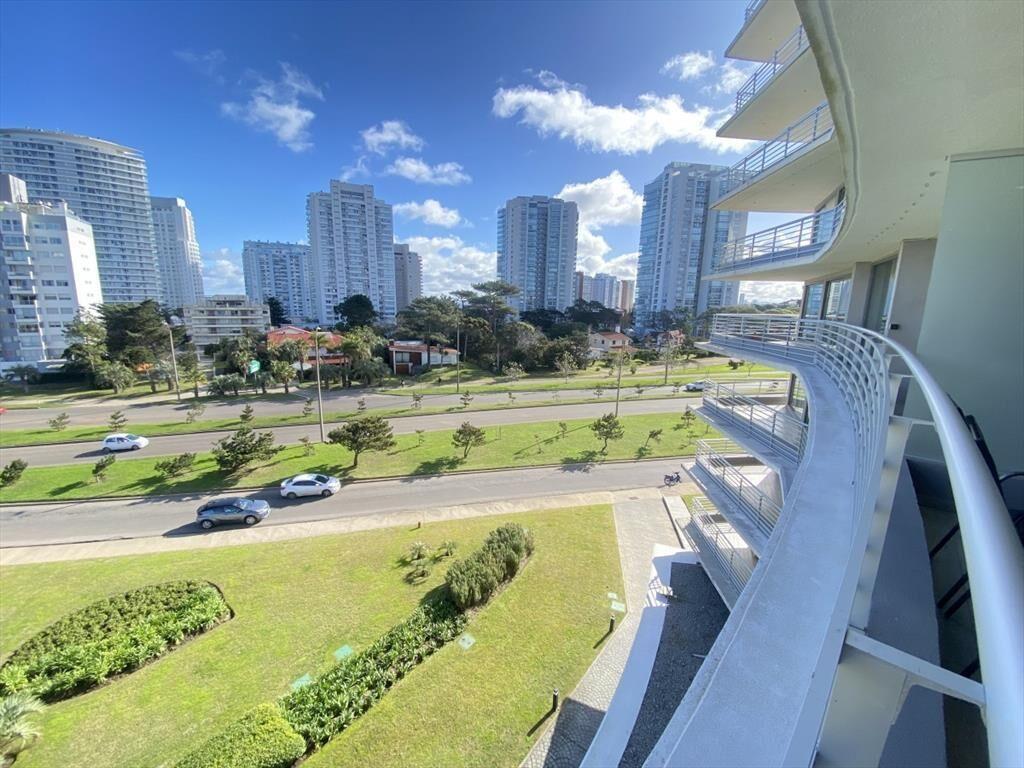 VENTA APARTAMENTO 2 DORMITORIOS EDIFICIO ALEXANDER BOULEVAR