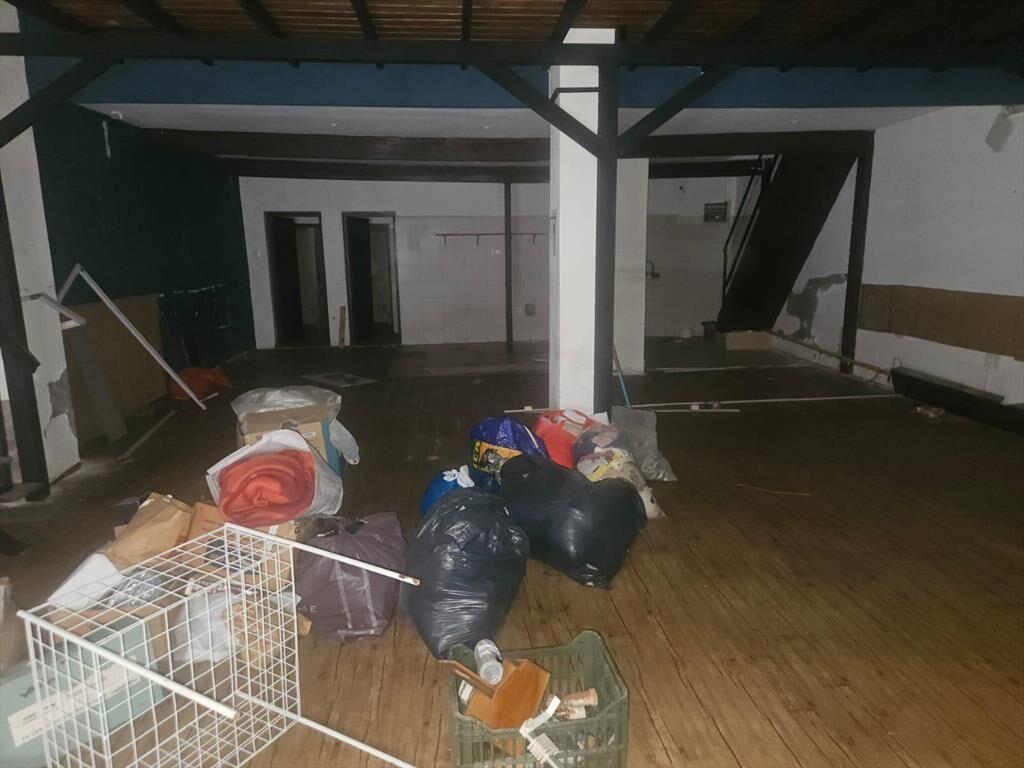 Treinta y Tres casi peatonal Sarandi , 228 m2 , 8 mts de fr