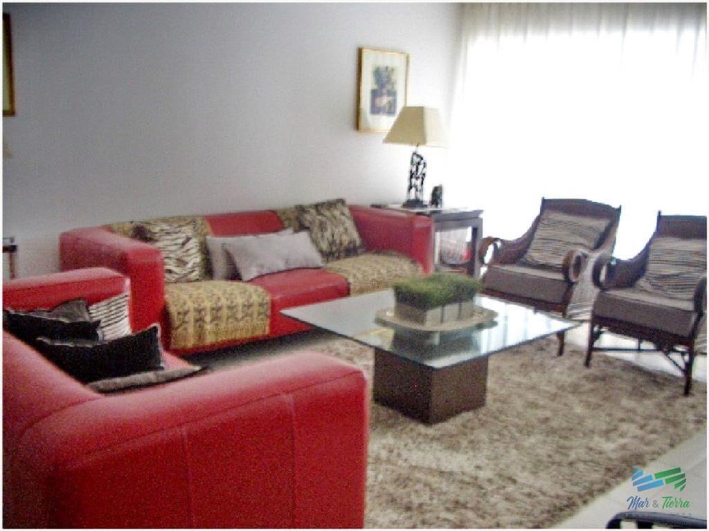 Apartamento de 3 dormitorios con muy buenos en en