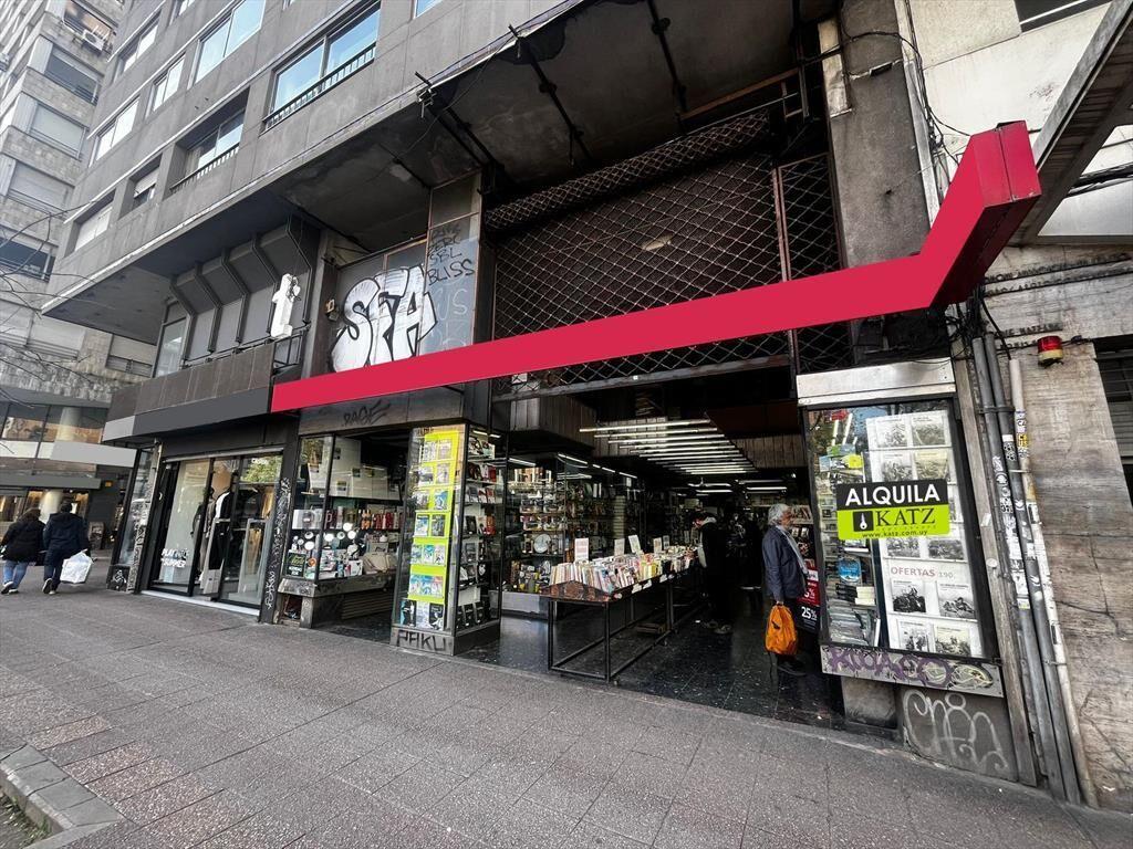18 de julio frente a IMM, 250 m2 + entrepiso, 10 mts de fre