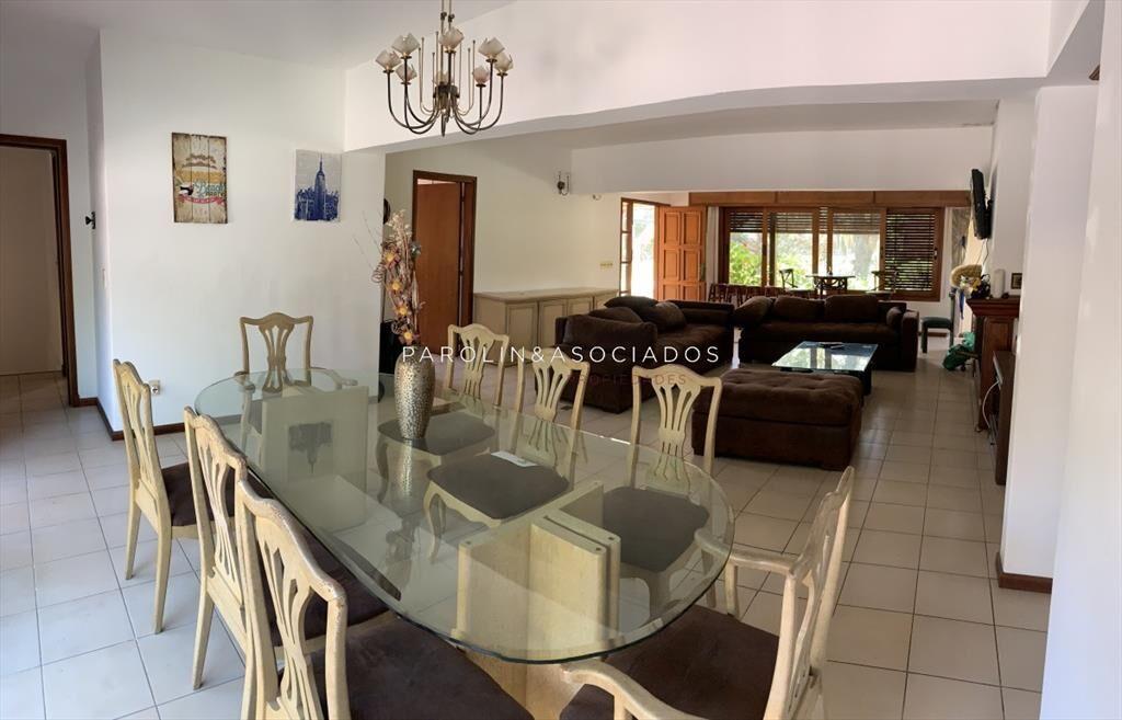 Casa de 4 dormitorios en venta en Pinares, Punta del Este.