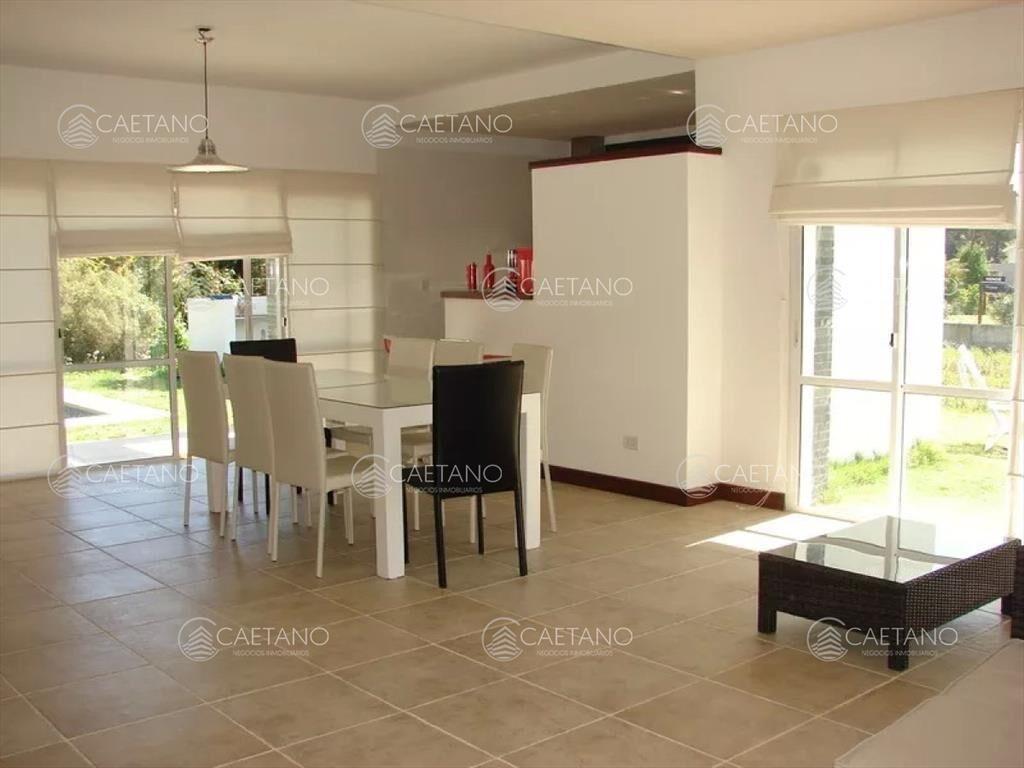 En alquiler casa 5 dormitorios con piscina en del