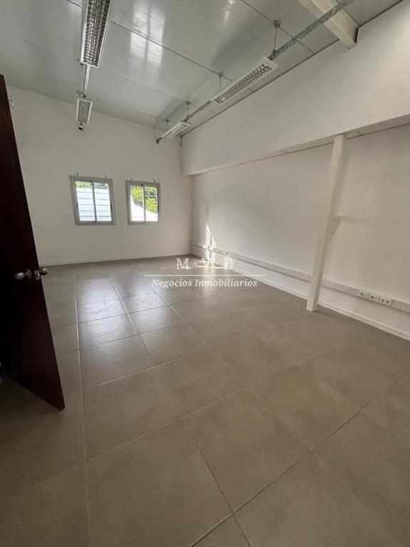 Local Multiuso de 400m2, Depósito En 2 Plantas,