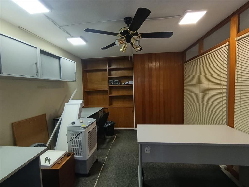 Oficina con garaje a la venta en el centro. Andes y 18 de j