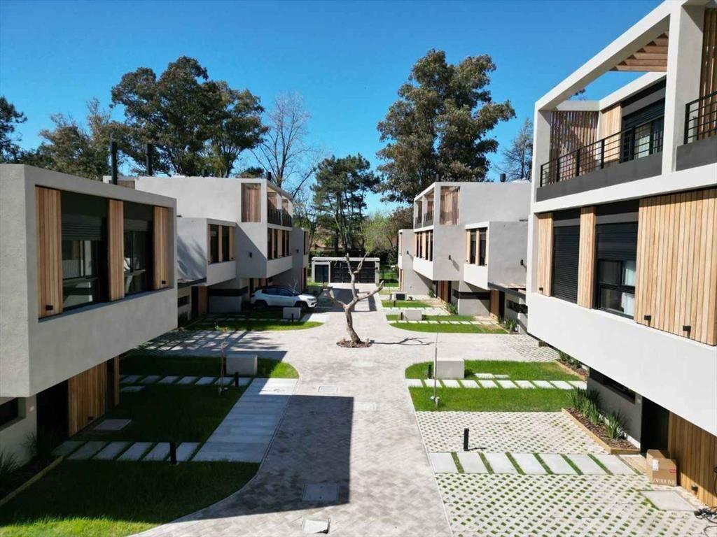 VENTA CASA CARRASCO NORTE 3 DORM SEGURIDAD ESTRENA