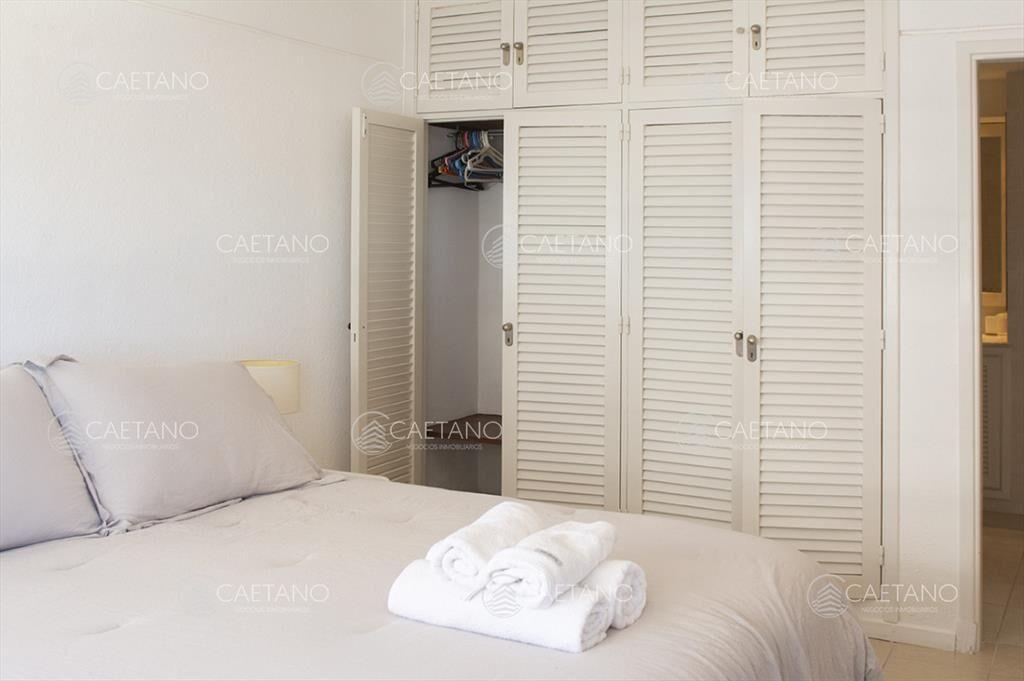 Apartamento de 2 dormitorios con vista al mar en venta en P